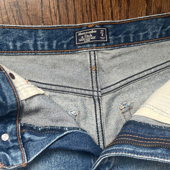 Size 4 (27) Abercrombie Jeans - Picture 2 of 3